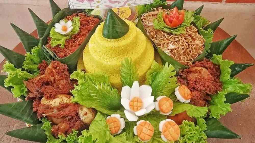 Meriahkan Acara Spesial? Ga Perlu Beli, Yuk Bikin Nasi Tumpeng Sendiri