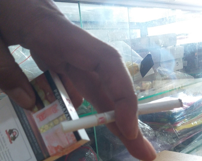 Jokowi Segera Larang Pembelian Rokok Batangan, Ini Isi Kepres-nya