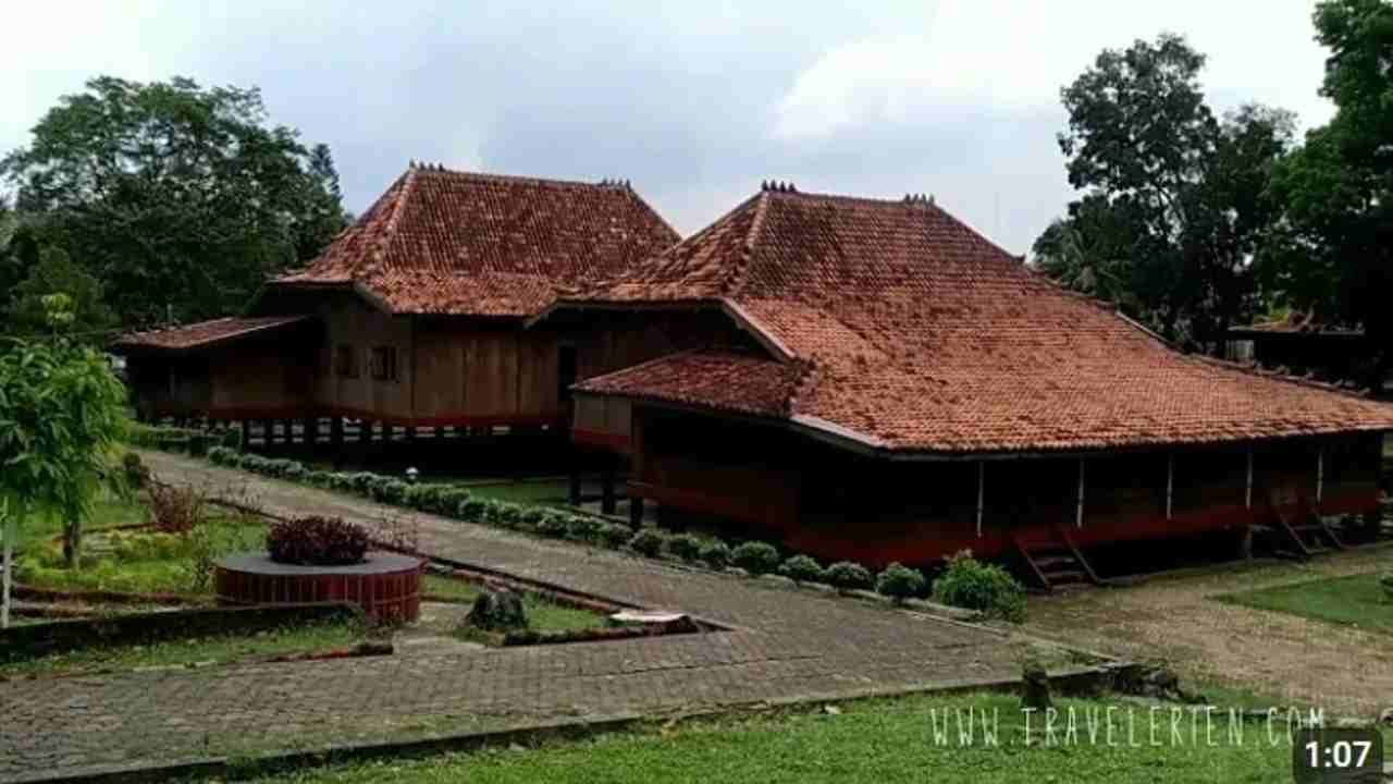 Rumah Limas, Lebih dari Sekadar Rumah Adat! Yuk, Intip Keindahan & Filosofinya!