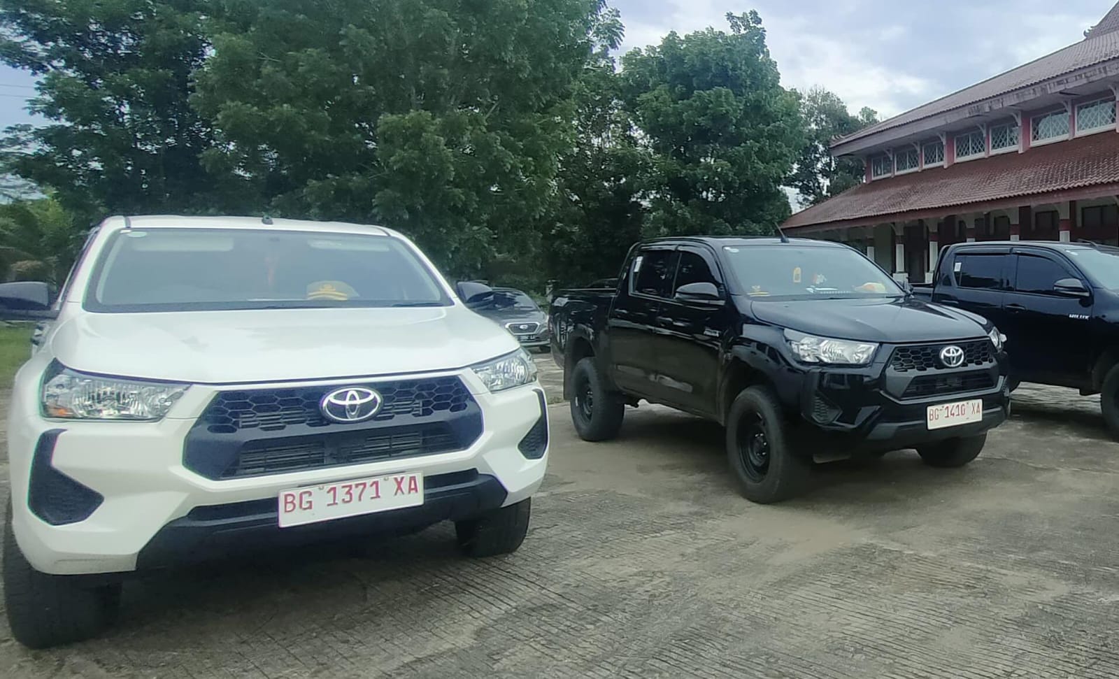 Jalan Banyuasin Masih Banyak Rusak, Para Camat di Banyuasin Justru Gunakan Mobil Baru