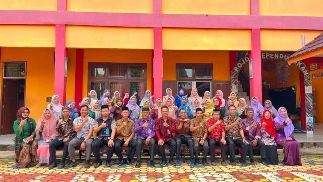 SMPN 1 Banyuasin III Peringati Hari Kartini