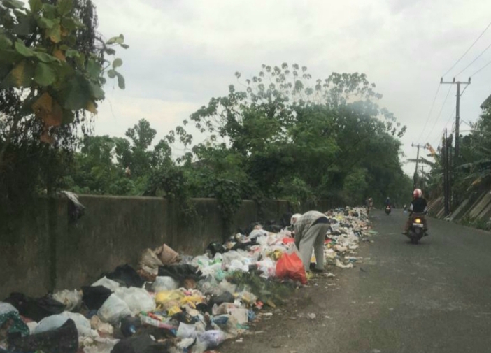 Warga Keluhkan Sampah di Titik Ini Dibiarkan Menumpuk