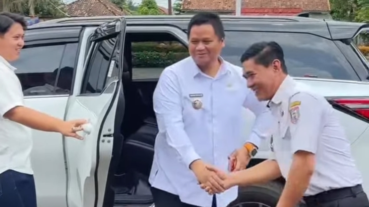 Hari Pertama Kerja Usai Idulfitri, Sekda Banyuasin Sidak ASN di Kantor Kecamatan Talang Kelapa