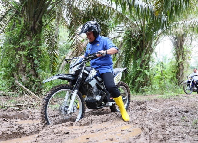 Akses Jalan Dusun Sepanjang 5 Km Berlumpur, Ternyata Sudah Dirasakan Sejak 35 Tahun Silam