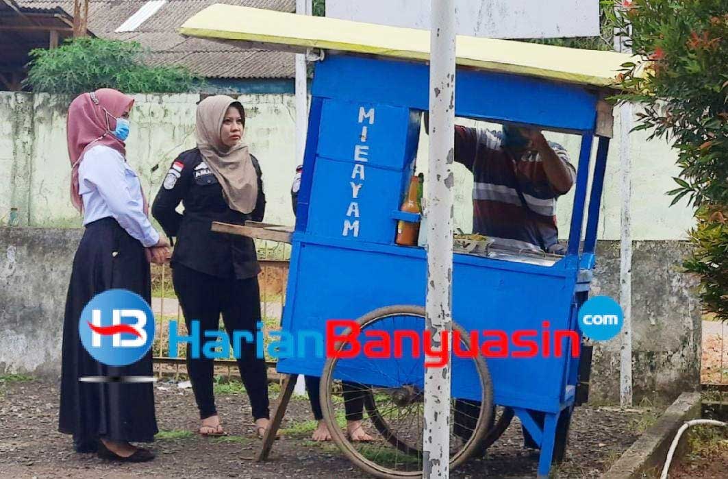 Pedagang Mie Ayam Keliling Tetap Eksis