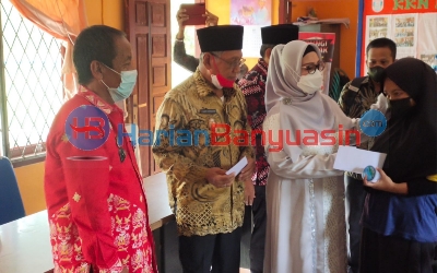 Lurah Bersama Wabup Banyuasin Santuni Anak Yatim Piatu