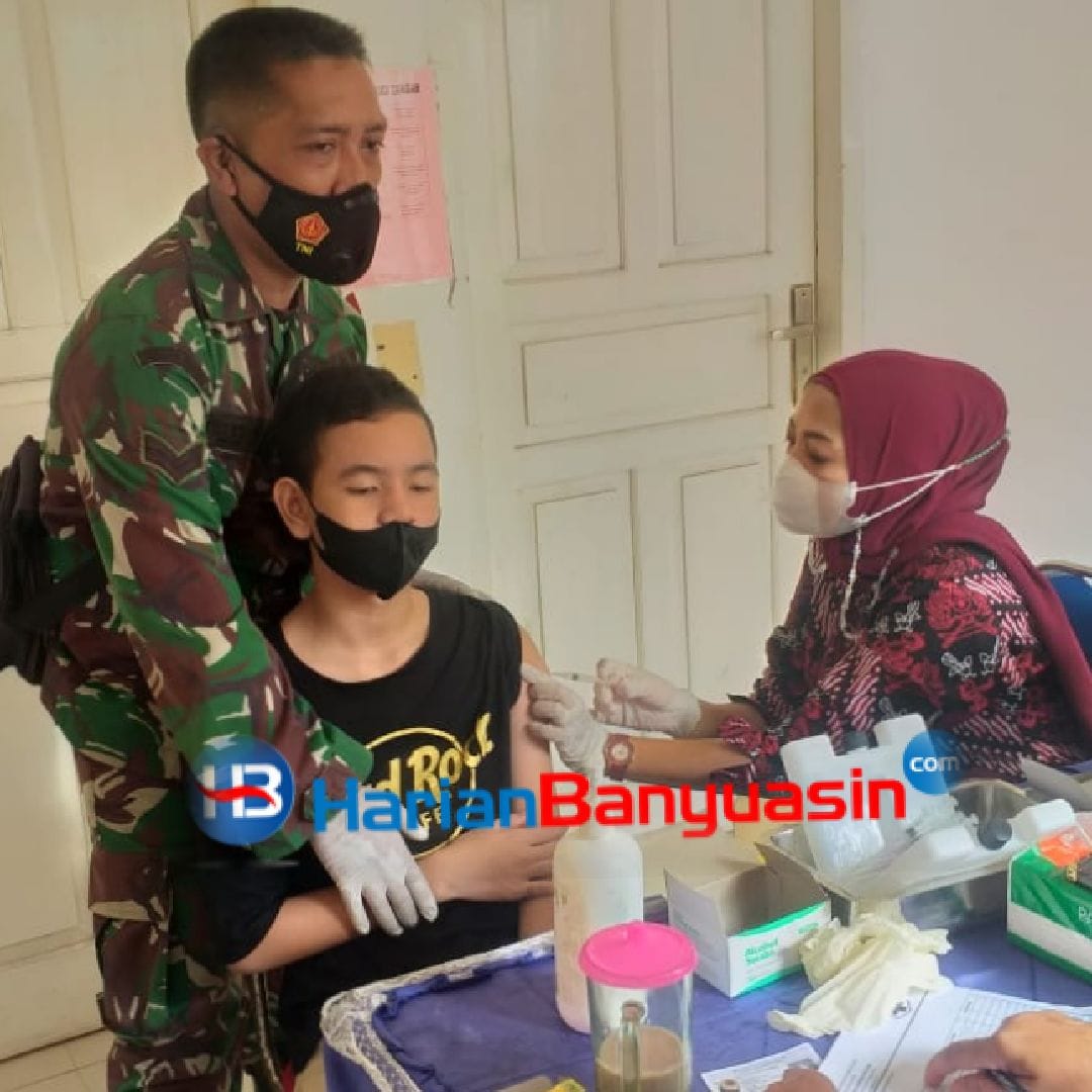 Serbuan Vaksinasi, TNI dan Dinkes Berkolaborasi