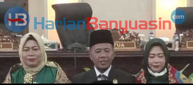Harmonis, H Nurhan Dilantik PAW Anggota DPRD Banyuasin Didampingi 2 Istri