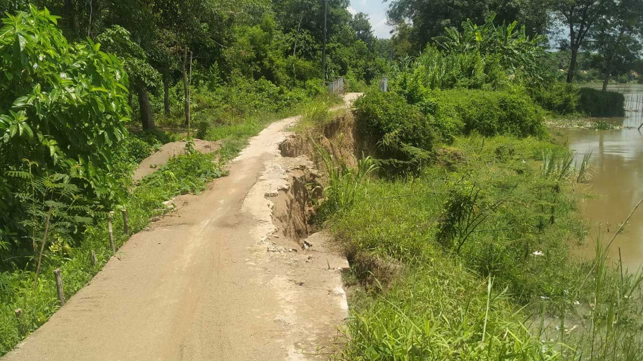 Usai Diperbaiki Jalan Utama Desa Rantau Bayur Nyaris Putus