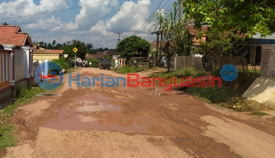 Jalan Poros Banyak Kerusakan, Warga Kecewa Karena Tak Kunjung Diperbaiki