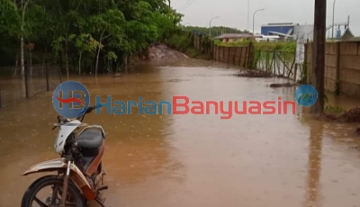 Jalan Penghubung Desa Banjir, Warga Tuding Perusahan Menjadi Penyebab Utamanya