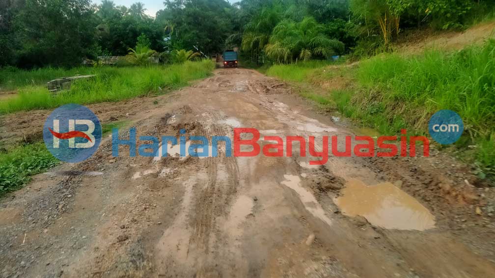 Akses Menuju Kalangan Pengumbuk Rusak