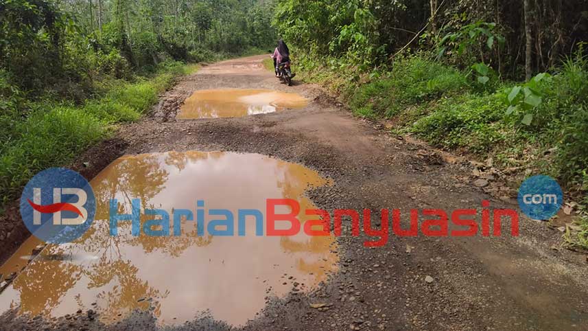 Semakin Parah, Harapan Masyarakat Jalan Menuju Desa Bisa Dibangun