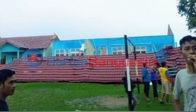 Angin Puting Beliung Rusak Atap Sekolah dan Rumah Warga Sungai Pinang