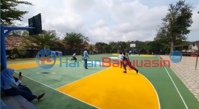 Lantai Lapangan Basket Disulap Pakai Keramik