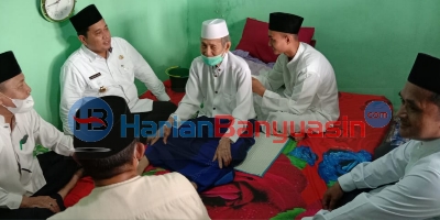 Berjalan Kaki, Bupati Silahturrahmi dengan Ulama Kharismatik KH Balian