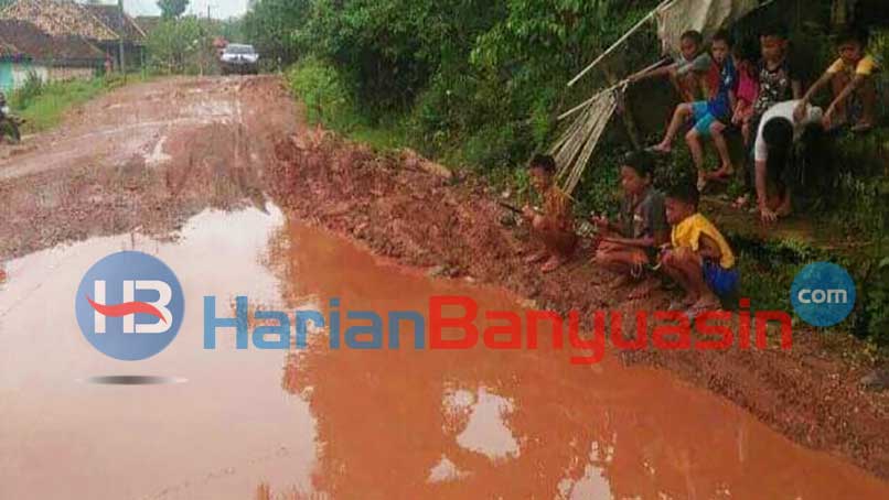 Tidak Ada Kontribusi, Kerusakan Jalan Dituding Karena Kendaraan Angkutan Pasir