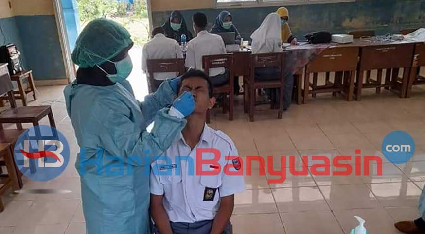 Warga SMKUN 2  di Swab Antigen