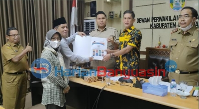 Irian : Pokir Terintegrasi dengan SIPD, Pimpinan Dewan Terima Hasil Reses Tiap Dapil