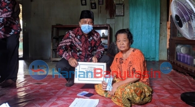 Langsung Kerumah KPM yang Menderita Sakit, Pemdes Tanjung Laut Salurkan BLT-DD Perdana