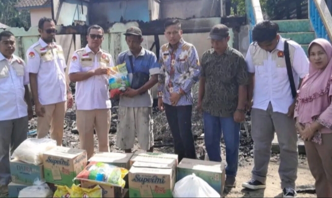 Bantuan Korban Kebakaran Desa Terlangu Banyuasin Berdatangan, Ketua Satria Banyuasin Berikan Dukungan