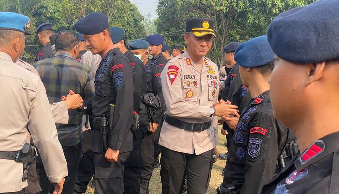 Polres Banyuasin Dibantu Personil Brimob Padamkan Api di Lokasi Ini