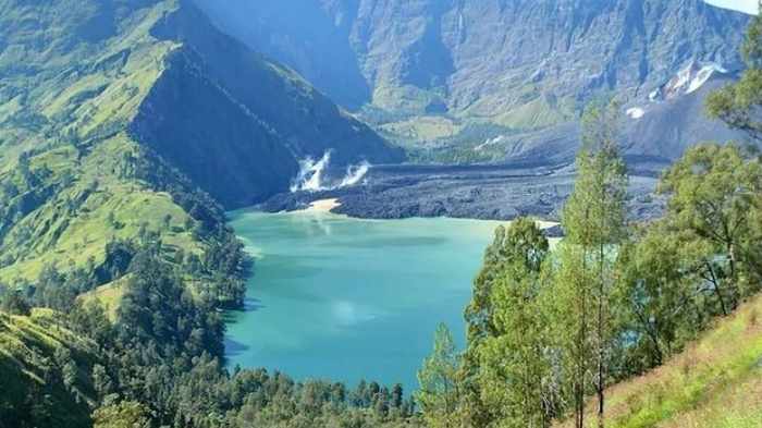 7 Rekomendasi Gunung Tertinggi di Indonesia Untuk Para Pecinta Alam