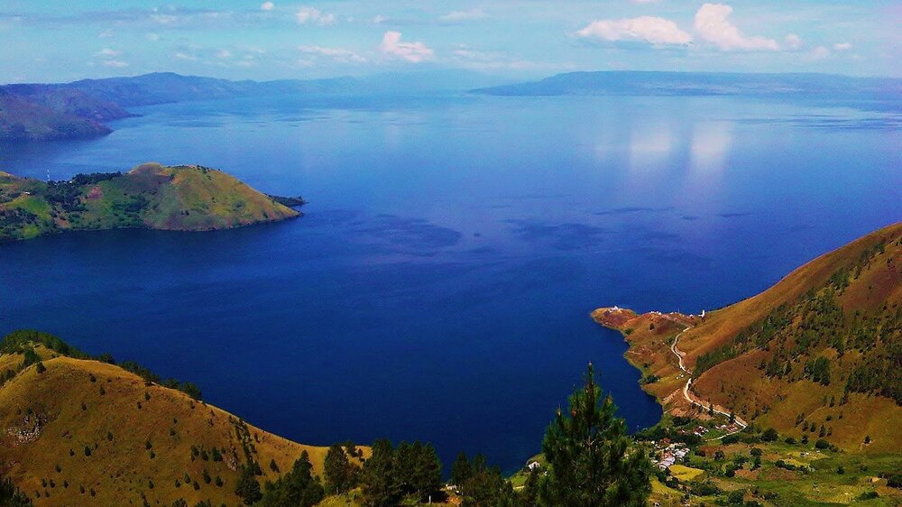 7 Danau Terbesar di Indonesia dengan Pesona Alamnya yang Menakjubkan