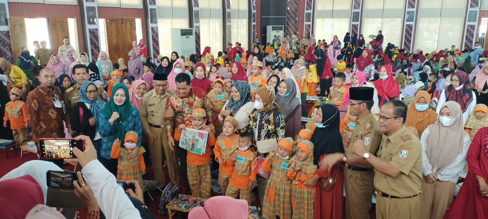 Harian Banyuasin-Sumeks Radio Sukses Gelar Lomba Mewarnai Ibu dan Anak