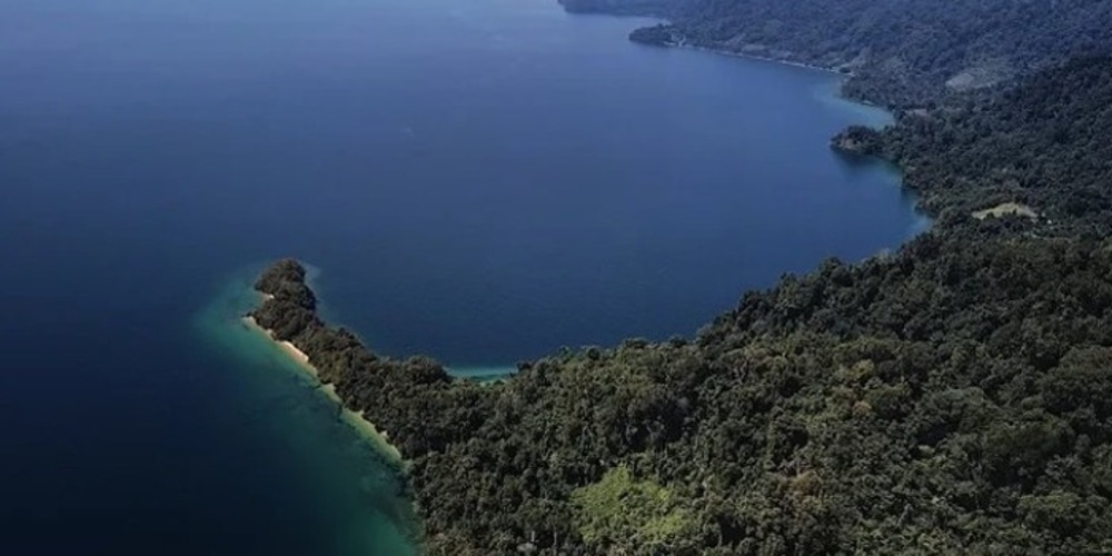 6 Danau Terbesar di Indonesia, Keindahan Alam dan Pesona Budaya yang Wajib Kamu Jelajahi !