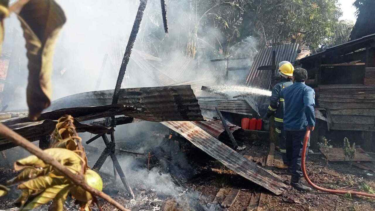 Diduga Korsleting Listrik, Rumah Warga di Banyuasin Terbakar, Damkar Bergerak Cepat Padamkan Api