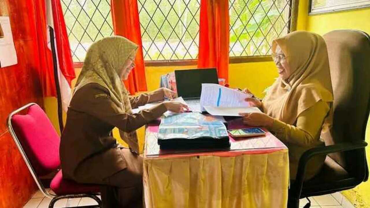 Kepala SDN 20 Banyuasin III Laksanakan Supervisi Perangkat Ajar Guru