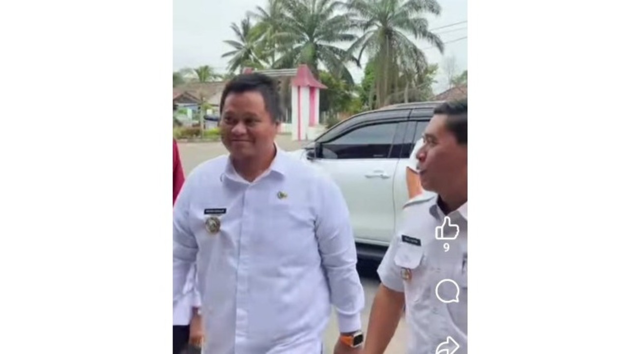 Masuk Hari Pertama, Sekda Banyuasin Sidak di Kantor Camat Talang Kelapa