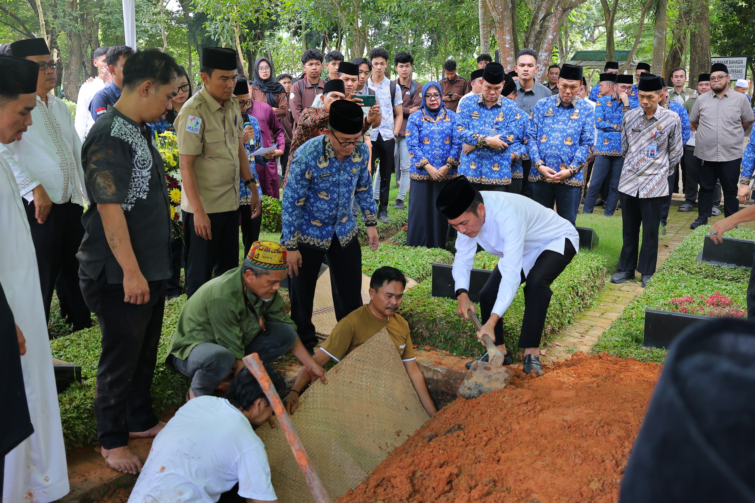 Ratu Dewa Lepas Jenazah Asisten 1. Sekda : Ican Sosok Pejabat yang Memiliki Integritas Tinggi