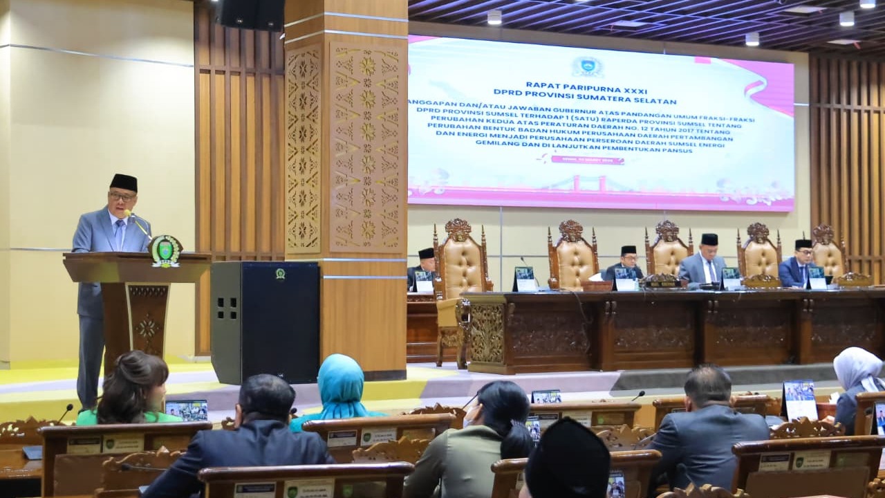 Jawaban Gubernur atas Pandangan Fraksi, Wagub Tegaskan Penguatan BUMD untuk Dukung PSN Tanjung Carat