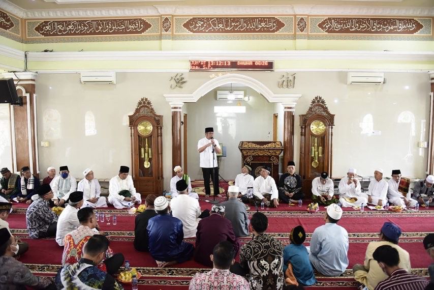 Safari Jumat di Masjid Istiqlal Sematang Borang, Herman Deru  Pantau Infrastruktur Pemukiman Warga