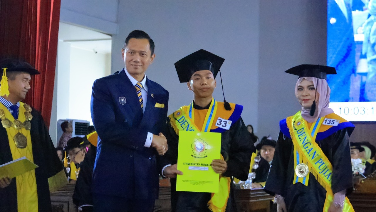 Hadiri Wisuda ke-182 Unsri, Menko AHY Dorong Lulusan Berkontribusi bagi Daerah