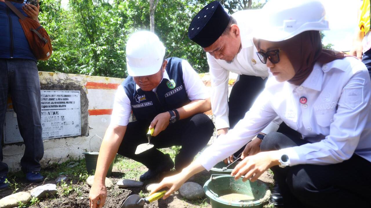 Herman Deru Resmikan Pembangunan Jembatan Air Lawai B