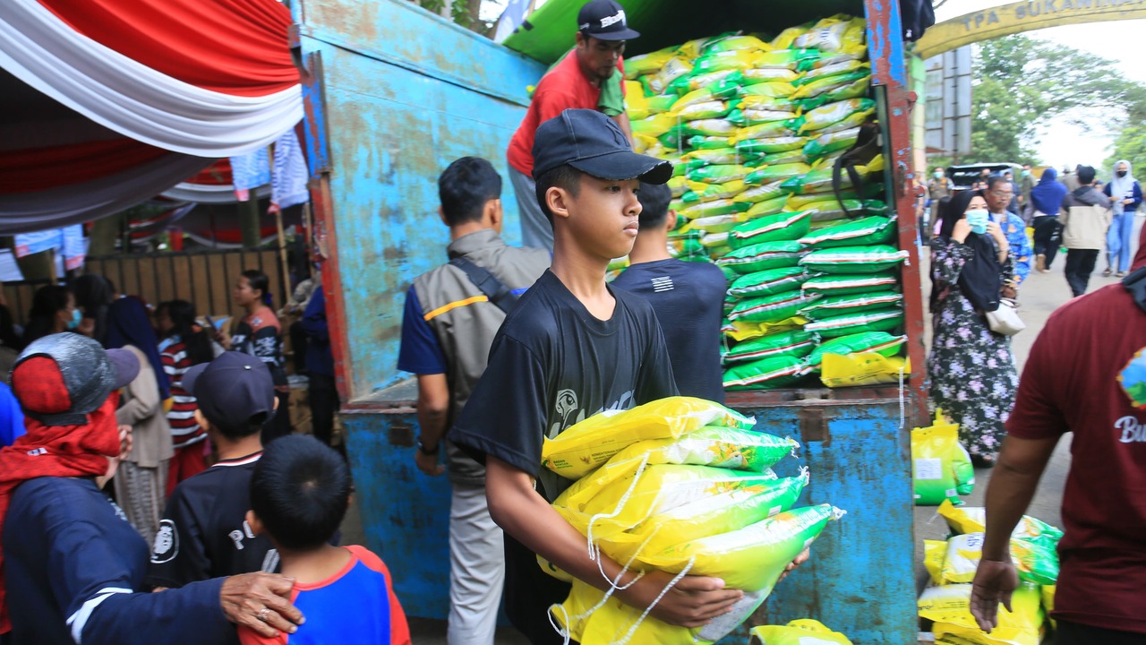 Wagub Cik Ujang Pimpin Operasi Pasar Murah Pemprov Sumsel, Perkuat Pengendalian Inflasi