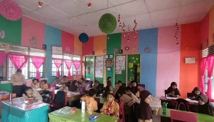 Memperingati HUT RI ke 78, SDN 6 Talang Kelapa Gelar Lomba Kelas Bersolek