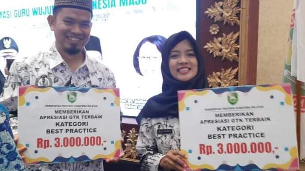 Mantap ! Dua Pendidik di SMA di Kabupaten Banyuasin Ini Terima Anugerah Best Practice