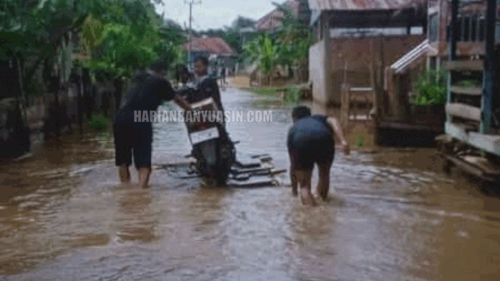 Banjir Rob Genangi Fasilitas Jalan di Rantau Bayur Banyuasin, Kepala Desa Minta Masyarakat Waspada