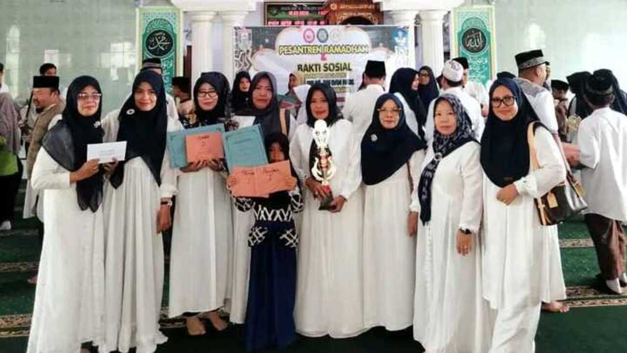 Hadiah Pemenang Lomba Gebyar Ramadan di SDN 10 Sembawa Diserahkan
