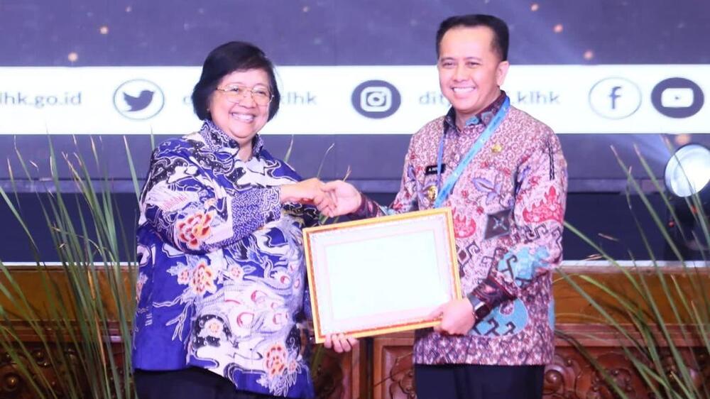 Pj Gubernur Sumsel Terima Penghargaan Proklim 2023 dari Menteri LHK RI