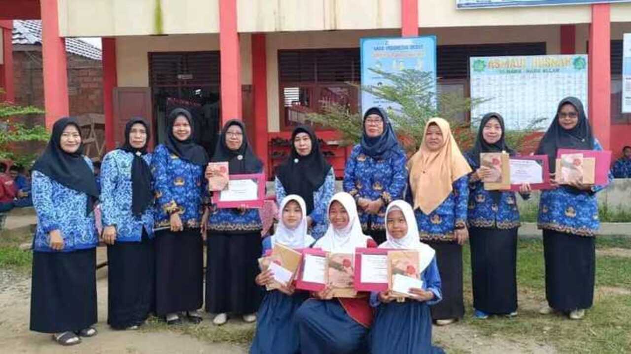 SMPN 6 Talang Kelapa Terbitkan Buku Antalogi Puisi