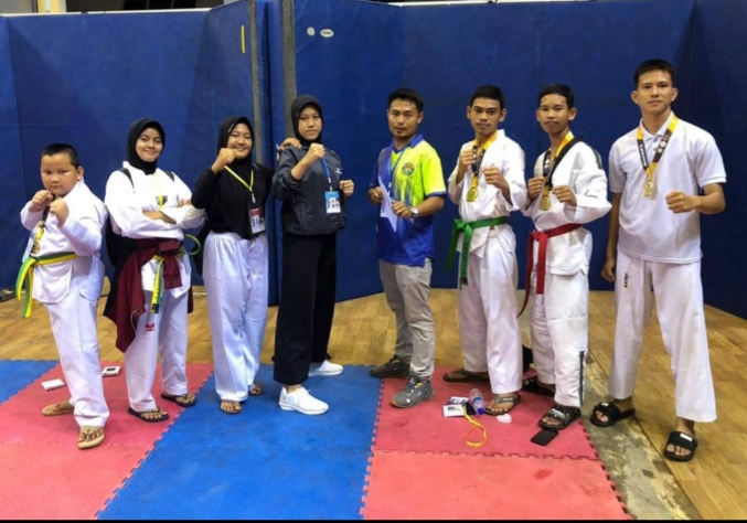 Kejuaraan Taekwondo, 4 Peserta Didik SMAN 1 Betung Sumbangkan Medali Emas