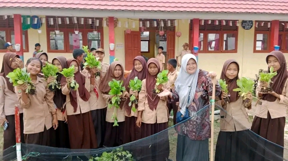 Manfaatkan Lahan Sempit, SMPN 1 Makarti Jaya Banyuasin, Sumatera Selatan Sukses Tanam Sayuran