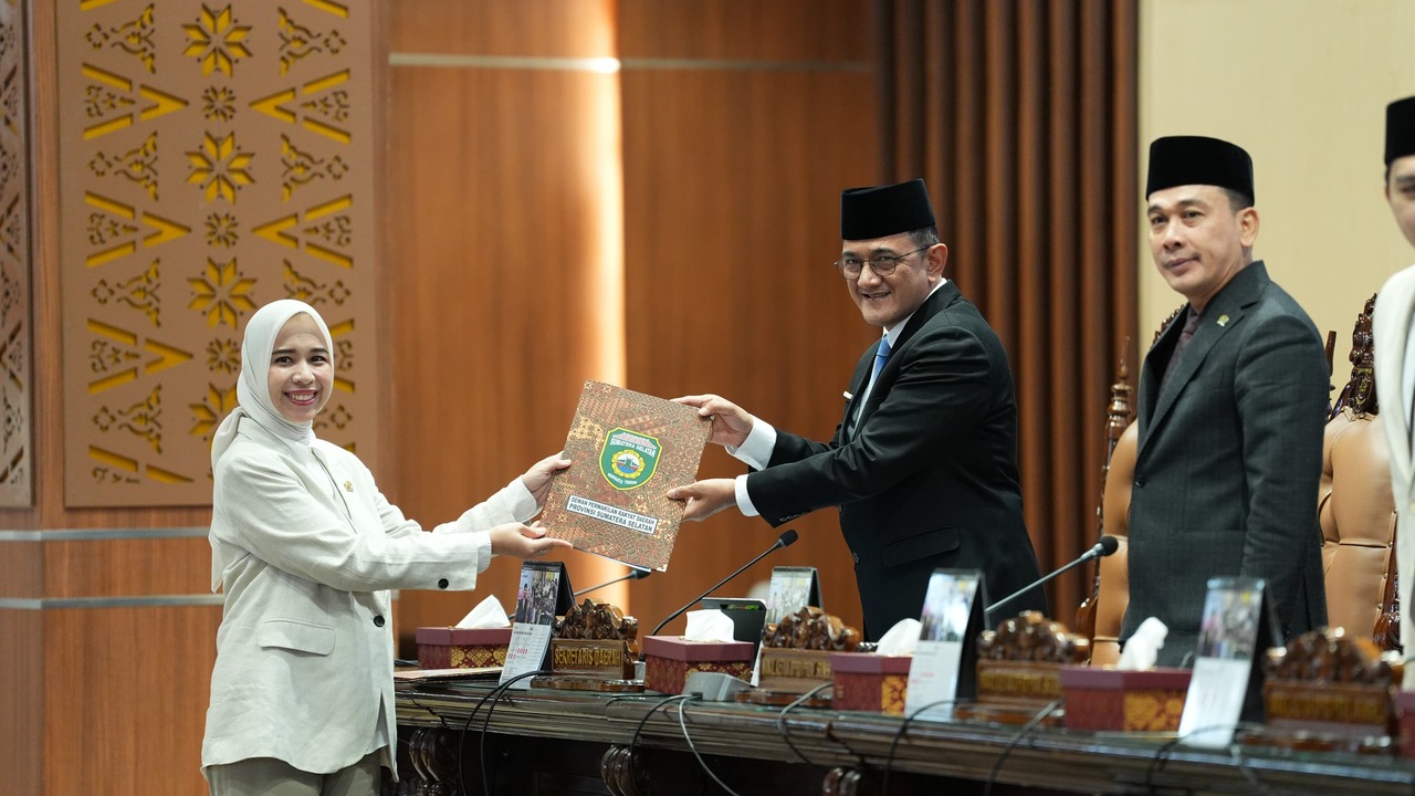 Sekda Sumsel Simak Pandangan Umum 8 Fraksi Terkait Raperda Sumsel Energi Gemilang