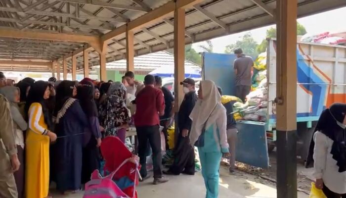 Harga Beras Mahal, Warga Banyuasin Serbu Operasi Pasar Murah, 8 Ton Langsung Ludes