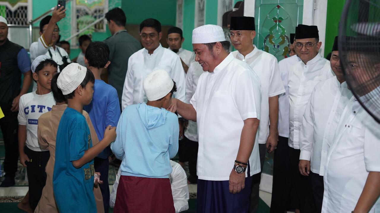 Safari Ramadan, Herman Deru Ingatkan Warga Tidak Panik Hadapi Dampak Konflik Global